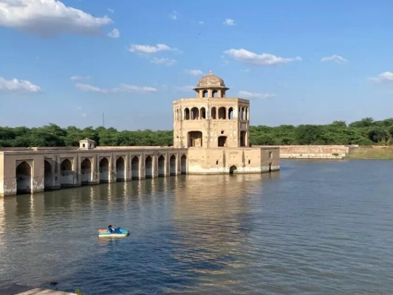 hiran minar tour